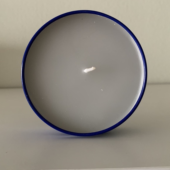 3/$25 ⭐️ Blue Snowflake Wax Candle in Tin - Picture 2 of 2